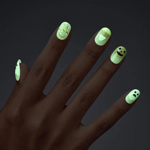 KISS Voguish Fantasy Glow in the Dark Nails, 93144 FV18X Jugglers - A1 Great Deals - Kiss Nail Products - 731509931440